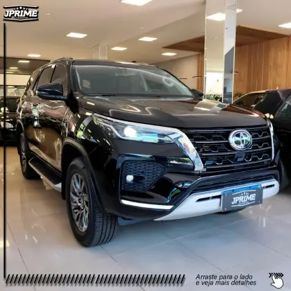 TOYOTA HILUX SW4 2.8 D-4D TURBO DIESEL SRX 7L 4X4 AUTOMÁTICO TOYOTA HILUX SW4 2.8 D-4D TURBO DIESEL SRX 7L 4X4 AUTOMÁTICO