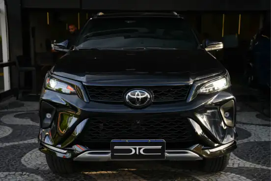 TOYOTA-HILUX SW4-2024