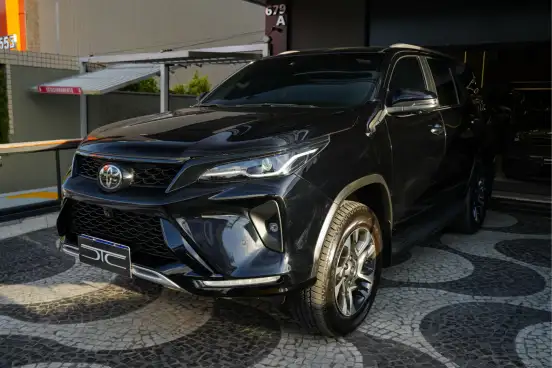 TOYOTA-HILUX SW4-2024