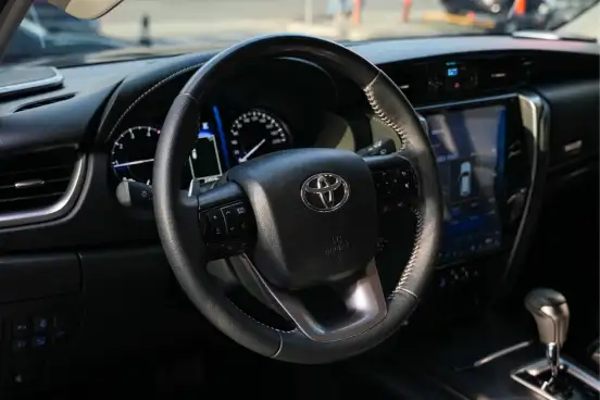 TOYOTA-HILUX SW4-2024