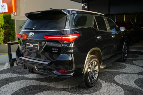 TOYOTA-HILUX SW4-2024