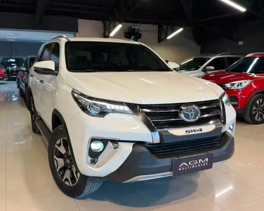 TOYOTA HILUX SW4 2.8 SRX DIAMOND 4X4 7 LUGARES 16V TURBO INTERCOOLER DIESEL 4P AUTOMÁTICO