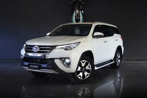 TOYOTA HILUX SW4 2.8 SRX DIAMOND 4X4 7 LUGARES 16V TURBO INTERCOOLER DIESEL 4P AUTOMÁTICO TOYOTA HILUX SW4 2.8 SRX DIAMOND 4X4 7 LUGARES 16V TURBO INTERCOOLER DIESEL 4P AUTOMÁTICO