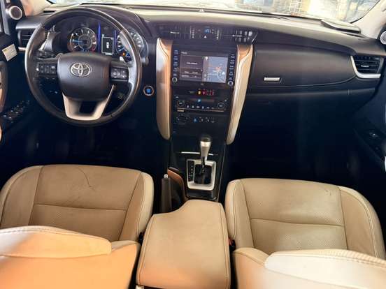 TOYOTA-HILUX SW4-2019