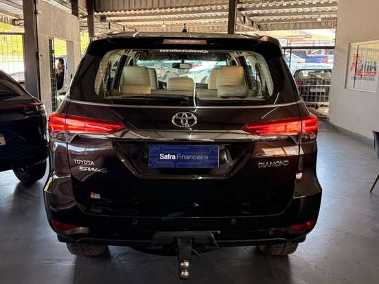 TOYOTA-HILUX SW4-2019