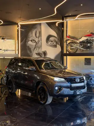 TOYOTA HILUX SW4 4.0 SRX 4X4 7 LUGARES V6 24V GASOLINA 4P AUTOMÁTICO