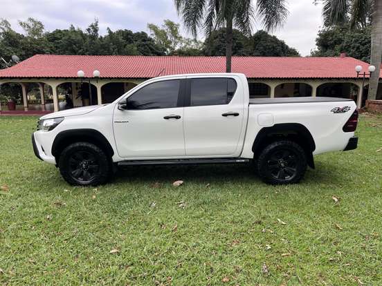 TOYOTA-HILUX-2018