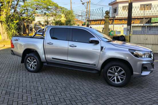 TOYOTA-HILUX-2018