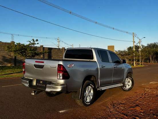 TOYOTA-HILUX-2016