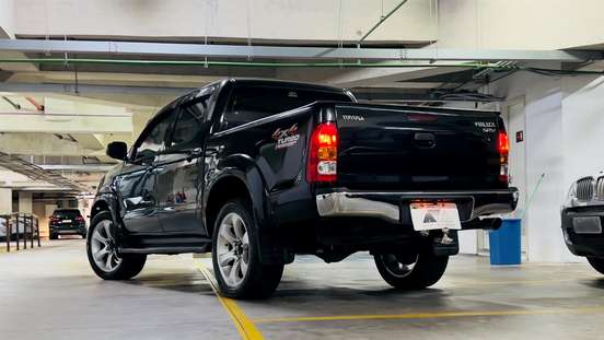 TOYOTA-HILUX-2010