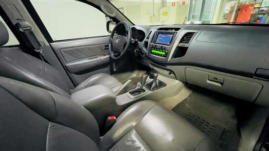 TOYOTA-HILUX-2010