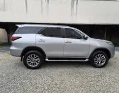 TOYOTA HILUX SW4 2.8 D-4D TURBO DIESEL SRX 4X4 AUTOMÁTICO TOYOTA HILUX SW4 2.8 D-4D TURBO DIESEL SRX 4X4 AUTOMÁTICO