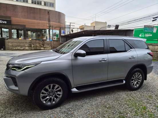 TOYOTA-HILUX SW4-2020