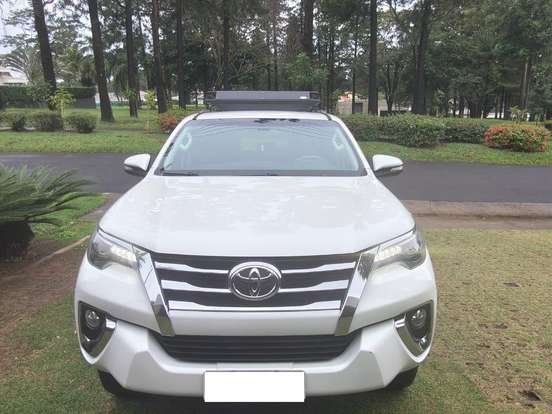 TOYOTA-HILUX SW4-2.8 SRX 4X4 7 LUGARES 16V TURBO INTERCOOLER DIESEL 4P AUTOMÁTICO TOYOTA-HILUX SW4-2017