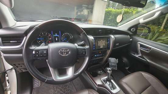 TOYOTA-HILUX SW4-2017