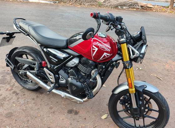 TRIUMPH SPEED 400 