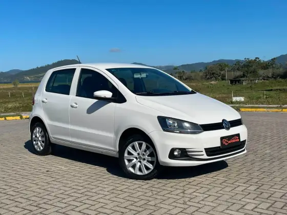 VOLKSWAGEN FOX 1.0 MPI COMFORTLINE 12V FLEX 4P MANUAL VOLKSWAGEN FOX 1.0 MPI COMFORTLINE 12V FLEX 4P MANUAL