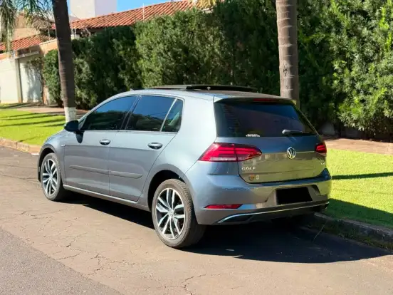VOLKSWAGEN-GOLF-2018
