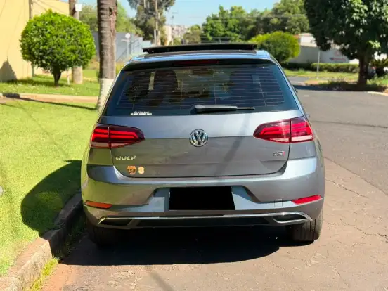 VOLKSWAGEN-GOLF-2018