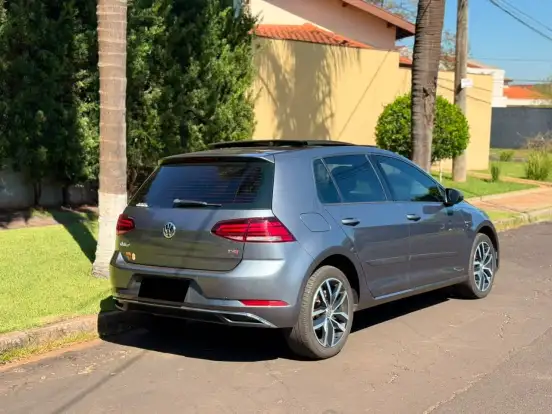 VOLKSWAGEN-GOLF-2018