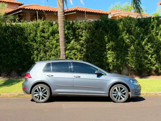 VOLKSWAGEN-GOLF-2018