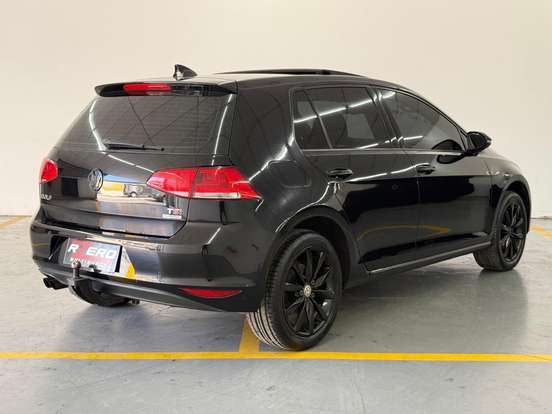 VOLKSWAGEN-GOLF-2014