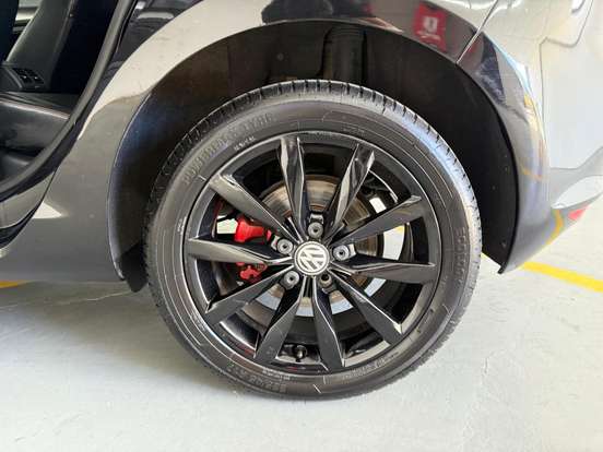 VOLKSWAGEN-GOLF-2014