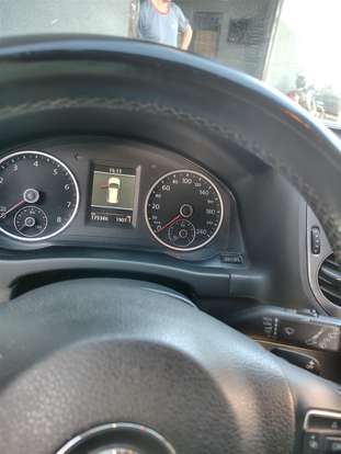 VOLKSWAGEN-TIGUAN-2011