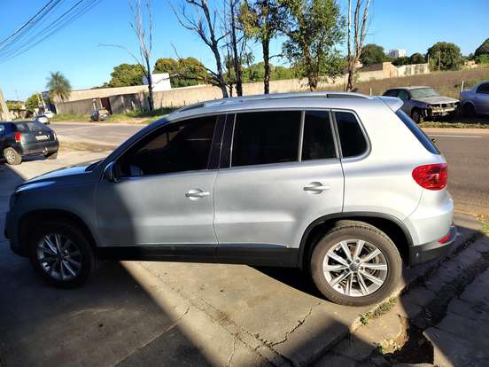 VOLKSWAGEN-TIGUAN-2011