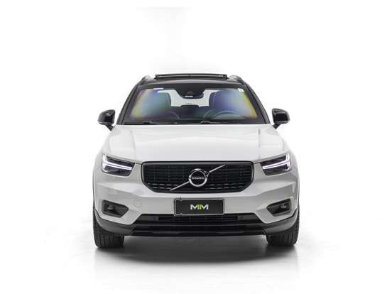 VOLVO-XC40-2019