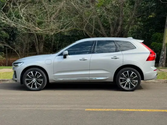VOLVO-XC60-2023