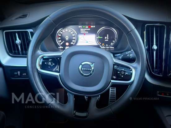 VOLVO-XC60-2.0 D5 DIESEL MOMENTUM AWD GEARTRONIC VOLVO-XC60-2021