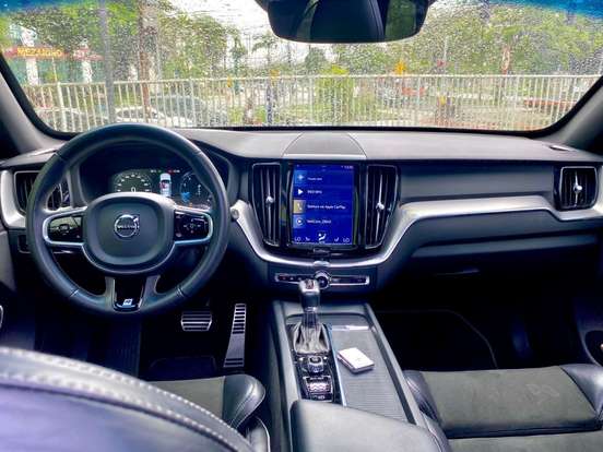VOLVO-XC60-2017