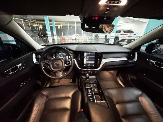 VOLVO-XC60-2.0 T5 GASOLINA MOMENTUM AWD GEARTRONIC VOLVO-XC60-2018