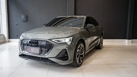 AUDI E-TRON ELÉTRICO SPORTBACK PERFORMANCE BLACK QUATTRO AUDI E-TRON ELÉTRICO SPORTBACK PERFORMANCE BLACK QUATTRO