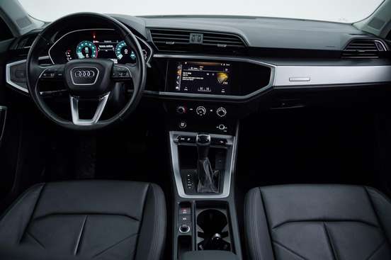 AUDI-Q3-2021