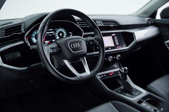 AUDI-Q3-2021