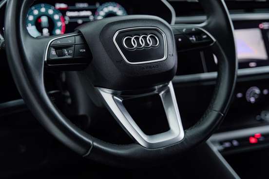 AUDI-Q3-2021