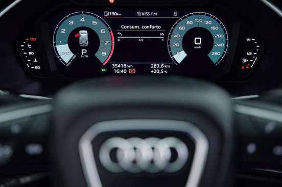 AUDI-Q3-2021