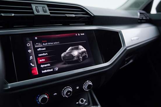 AUDI-Q3-2021