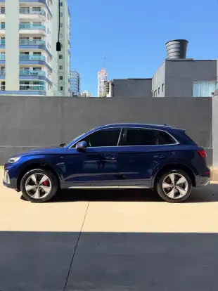 AUDI-Q5-2022