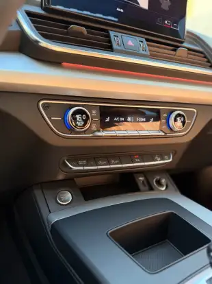 AUDI-Q5-2022