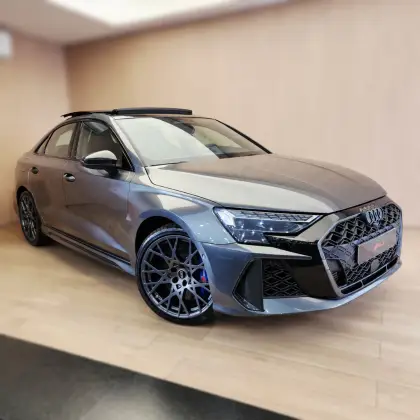 AUDI RS3 2.5 TFSI GASOLINA SEDAN TRACK QUATTRO S-TRONIC AUDI RS3 2.5 TFSI GASOLINA SEDAN TRACK QUATTRO S-TRONIC