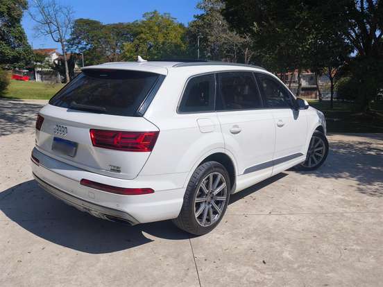 AUDI-Q7-2016