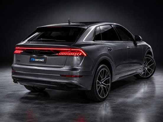 AUDI-Q8-2020