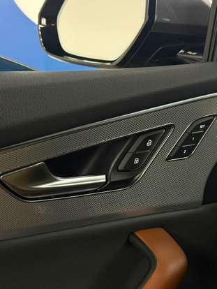 AUDI-Q8-2020