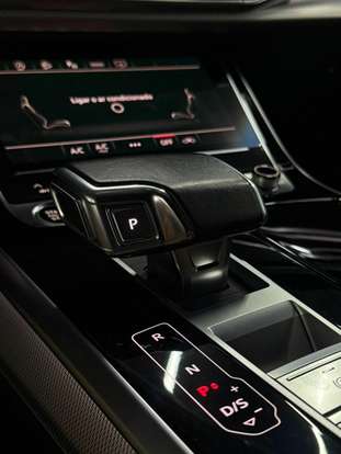 AUDI-Q8-2020