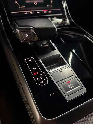 AUDI-Q8-2020