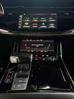 AUDI-Q8-2020