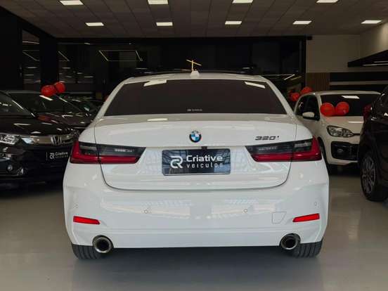 BMW-320i-2023
